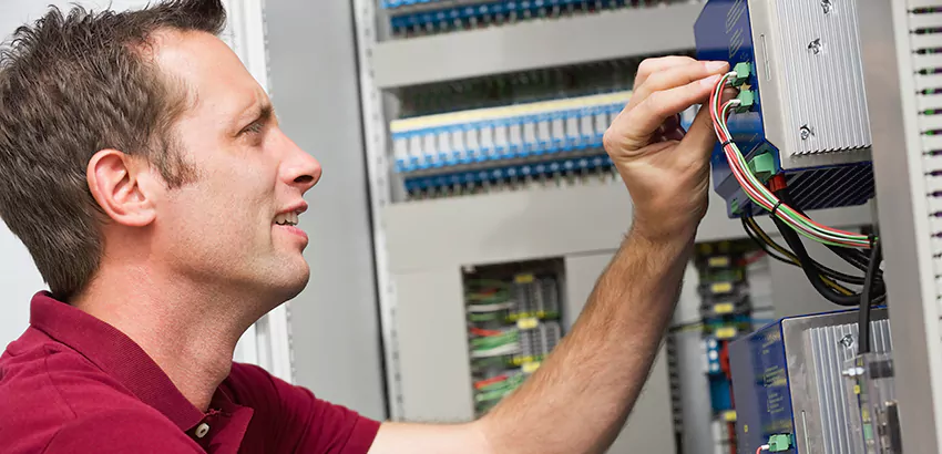 Offshore and Petroleum Facility Electrician in Lithia